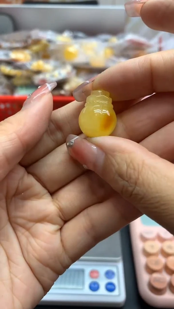 未镶嵌琥珀珠宝奇石1560