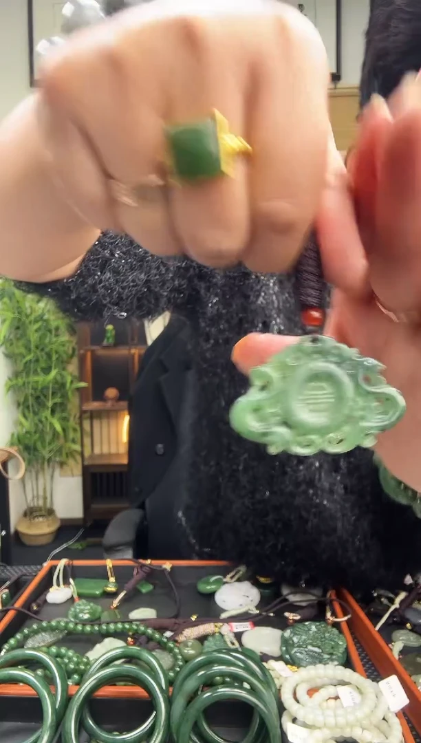 颈饰未镶嵌和田玉多样性发一  1038