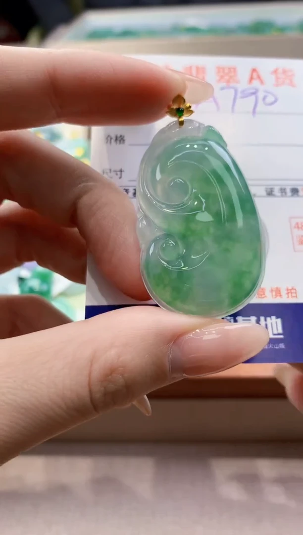 颈饰18K金镶嵌翡翠天然翡翠挂件