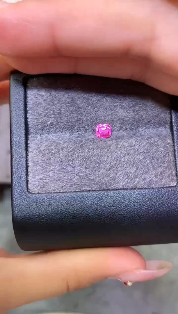 未镶嵌裸石定制尖晶石枕型 sagyin粉 0.78ct