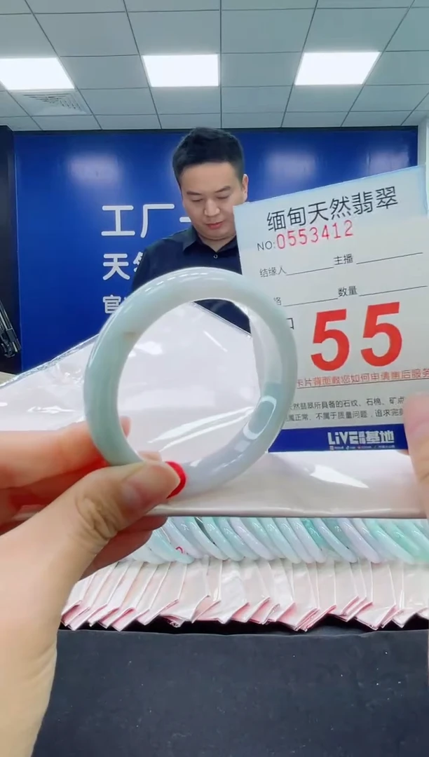 未镶嵌手镯翡翠天然翡翠手镯