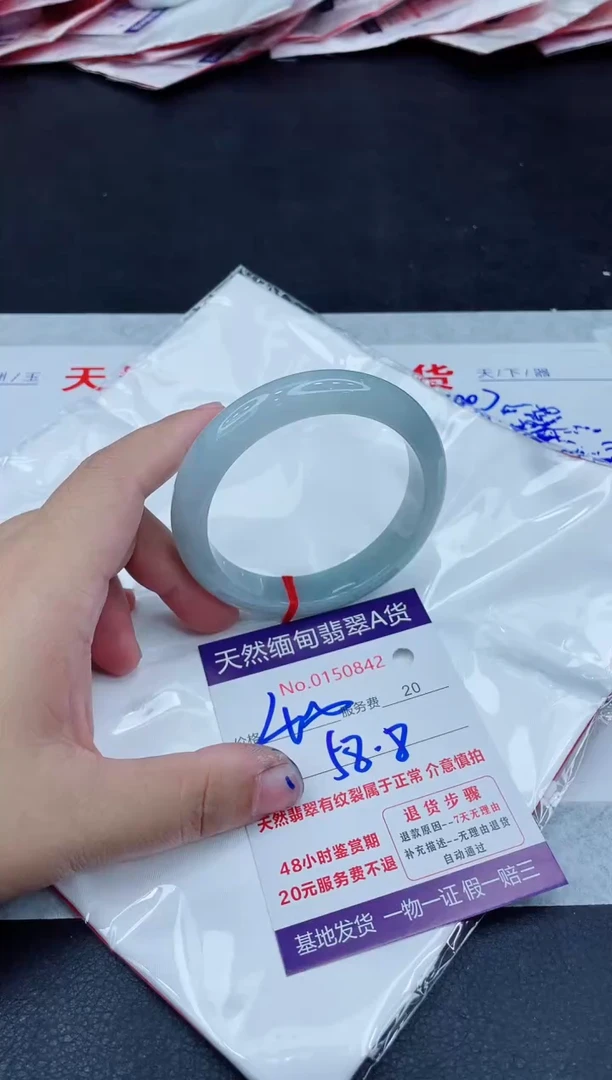 翡翠手镯未镶嵌400.00