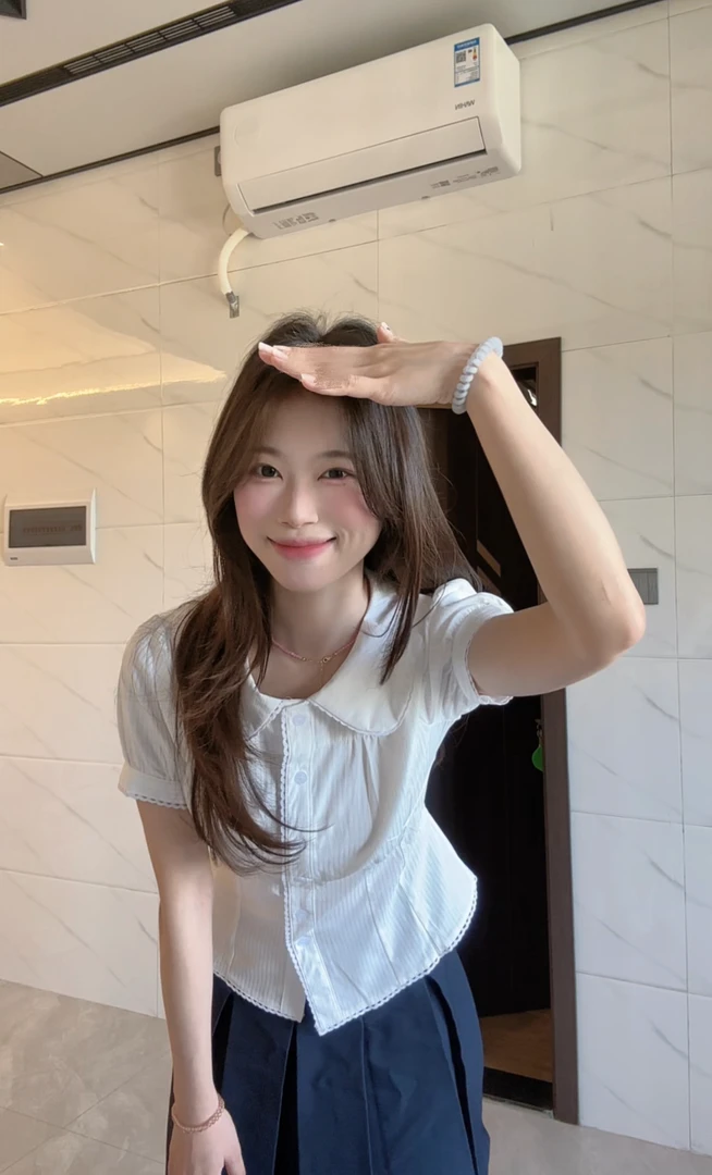 学院风娃娃领白色短袖衬衫女2025夏季新款设计感收腰甜美短款上衣