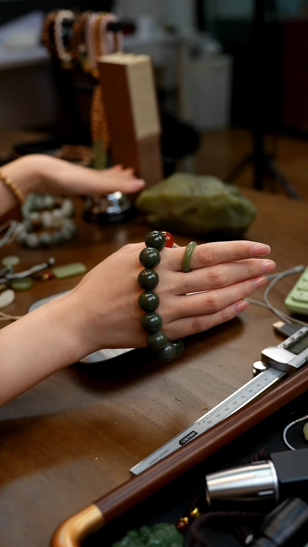 手串未镶嵌和田玉沙枣青手串