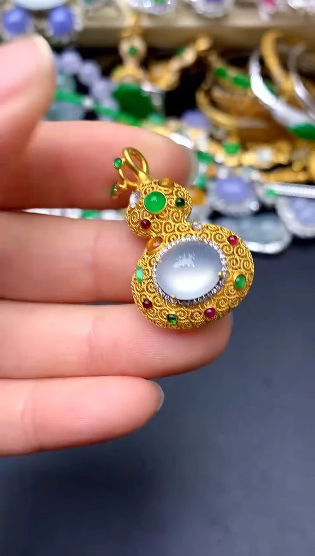 颈饰18K金镶嵌翡翠492 -中国好珍宝