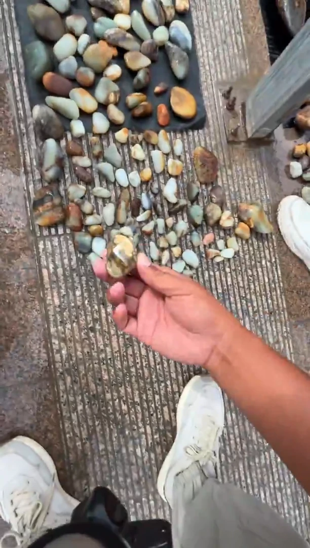 未镶嵌和田玉（糖玉）挂件和田玉