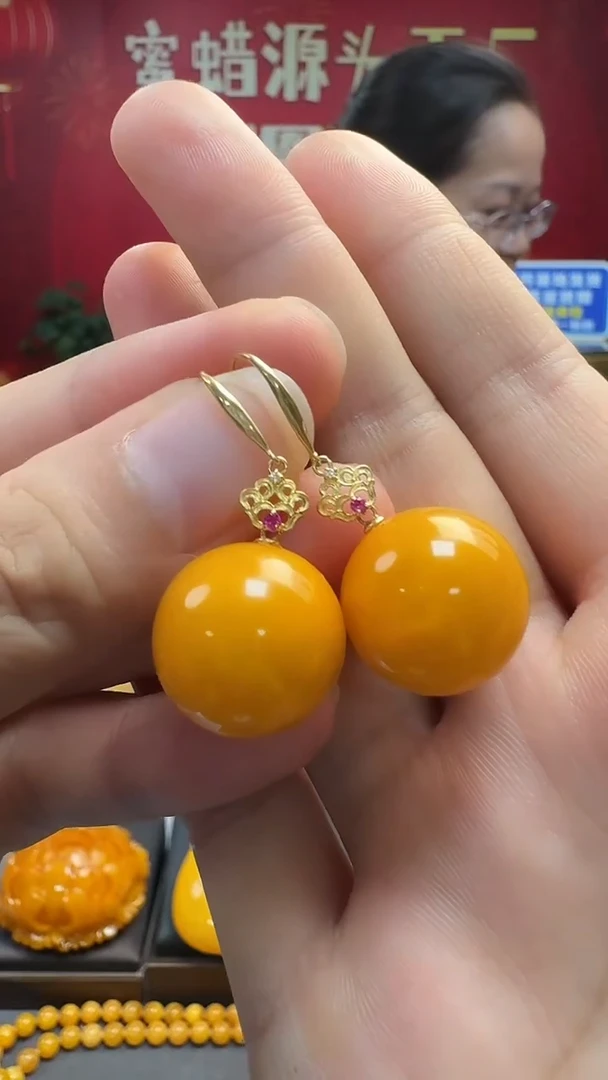 琥珀18K金镶嵌耳饰蜜蜡圆珠耳坠