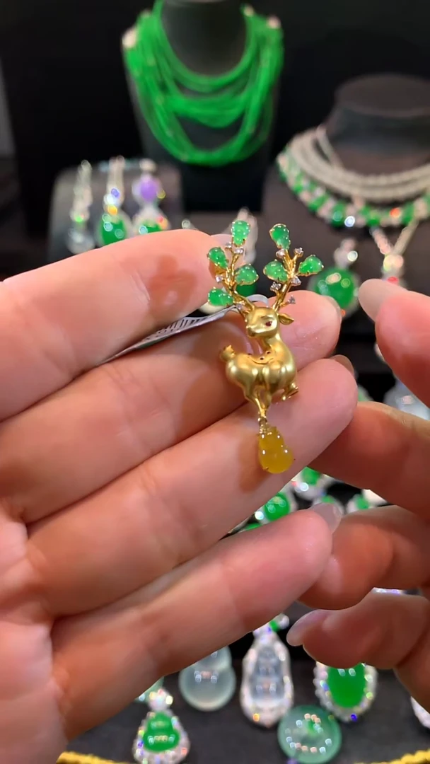 吊坠(不含链)18K金镶嵌翡翠胸针