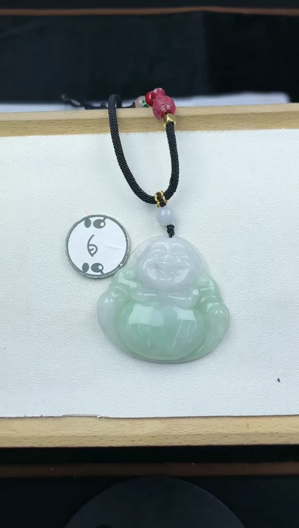 翡翠未镶嵌颈饰K1011春彩大佛（微裂）+送同款绳子