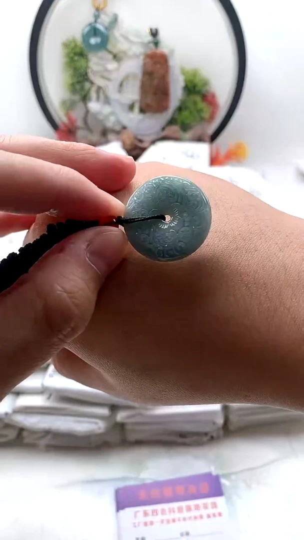 颈饰未镶嵌翡翠扣子1