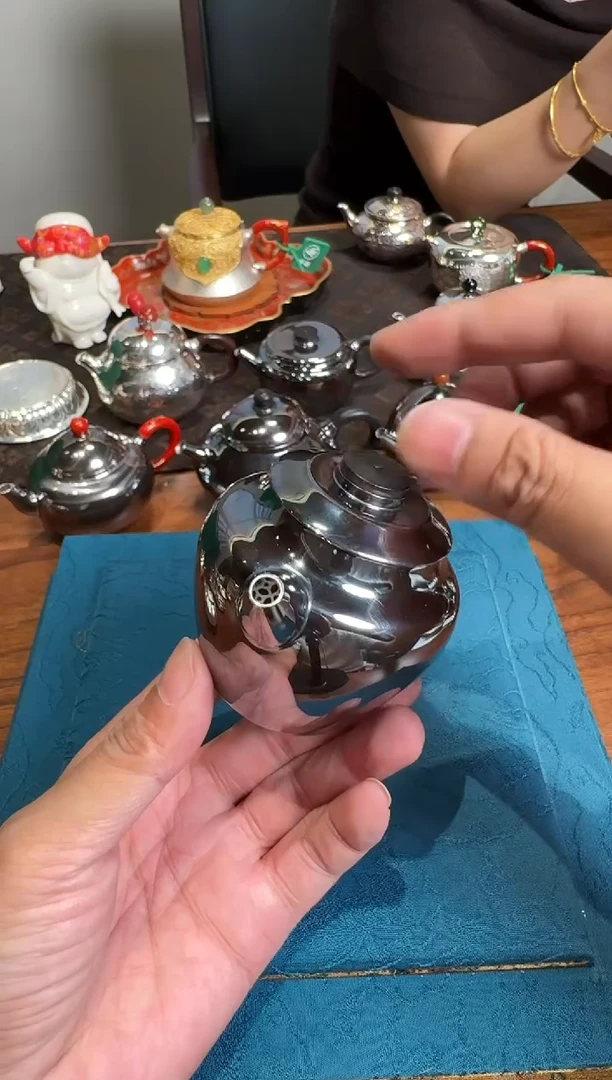 -呆坐 手敲镜面玄紫墩墩壶