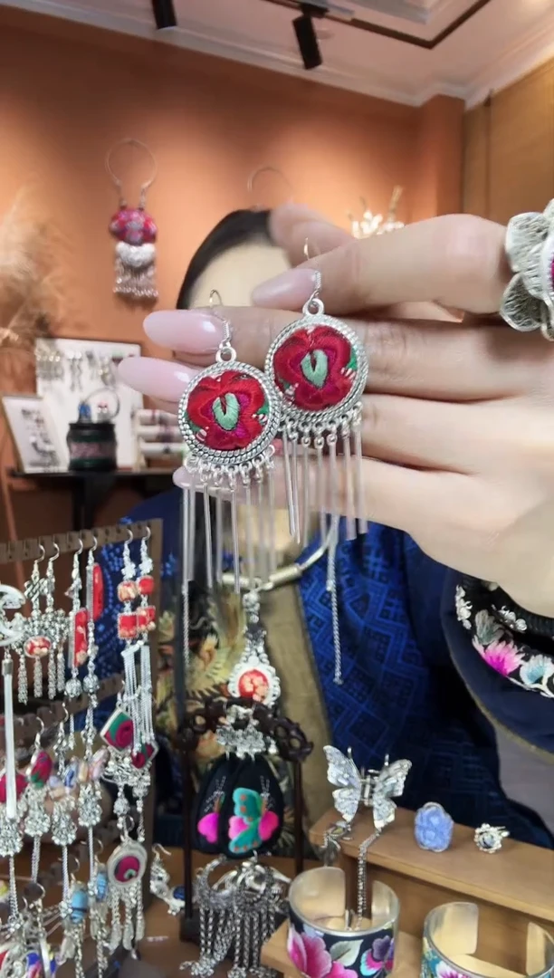 【闪购商品】刺绣纯手工民族风耳环