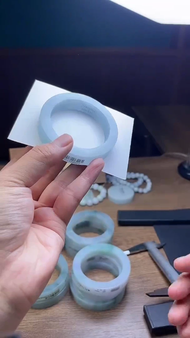 未镶嵌手镯定制翡翠萍*定制