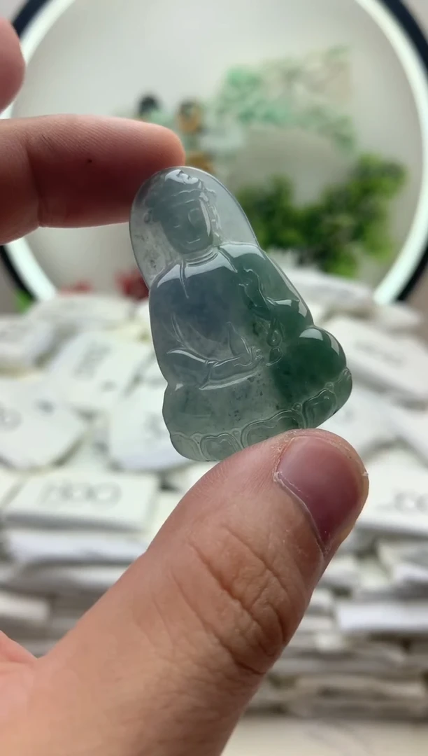 颈饰未镶嵌翡翠素衣观音