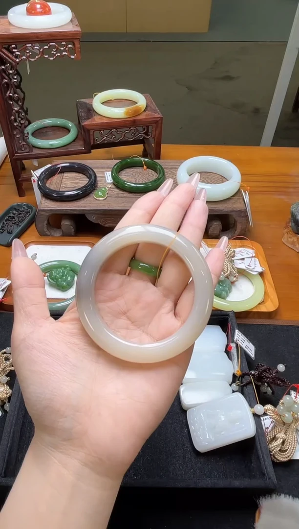 未镶嵌手镯和田玉青海藕粉带烟紫 56圈