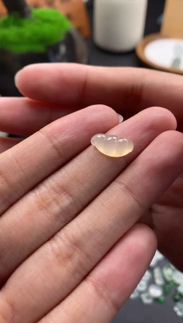 颈饰未镶嵌翡翠冰种福豆