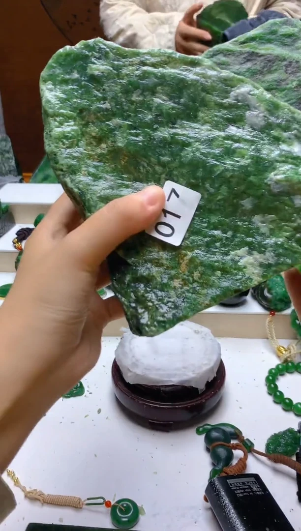 未镶嵌和田玉（碧玉）珠宝半成品1