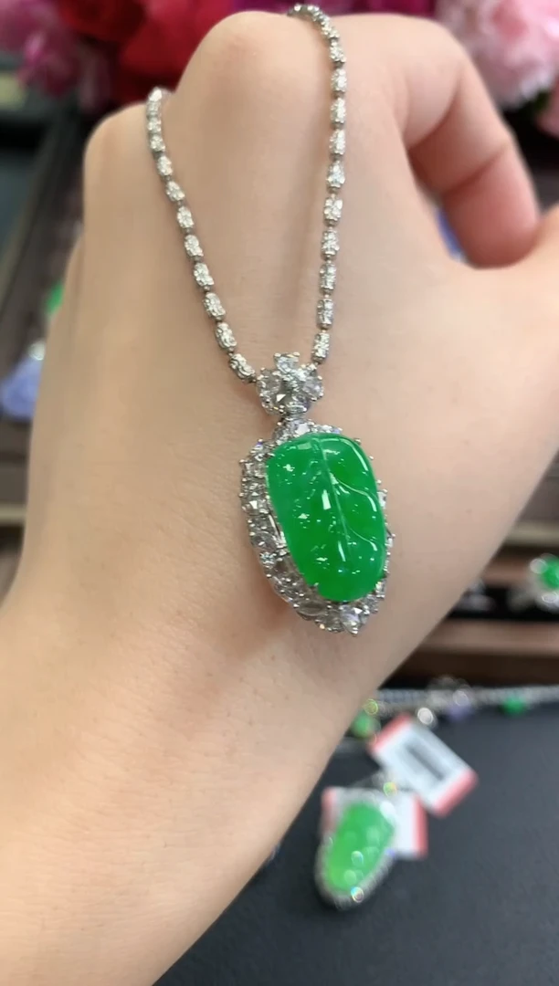 吊坠(不含链)18K金镶嵌翡翠l****y秋日珠宝Z9988