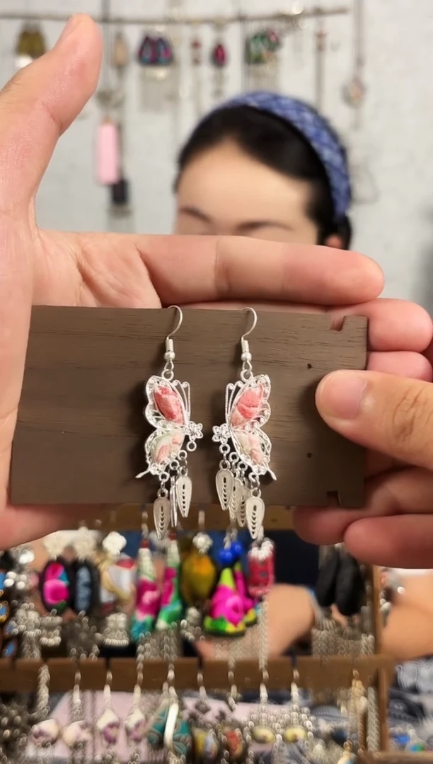 织绣彩云南阁非遗老绣饰品007