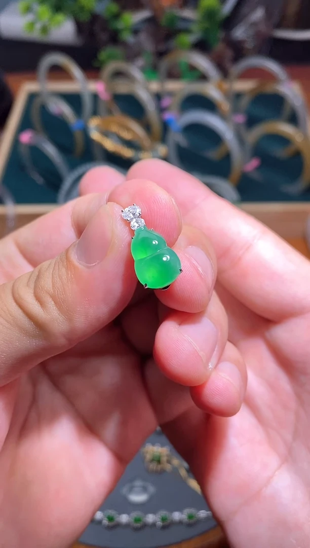 【闪购商品】翡翠颈饰18K金镶嵌06/葫芦
