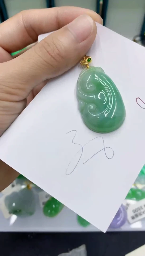 翡翠未镶嵌颈饰翡翠