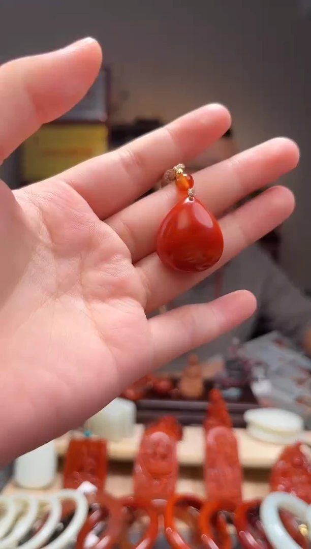 颈饰未镶嵌南红玛瑙吊坠