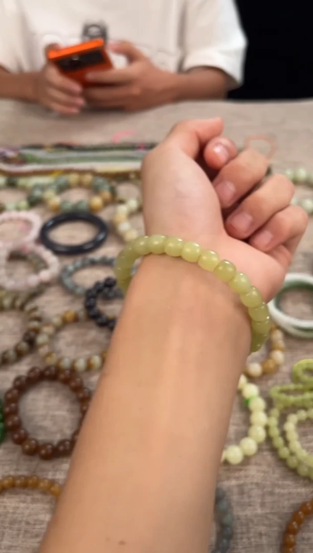 手链未镶嵌和田玉和田玉黄口不知道产地直切需要包容色没那么匀