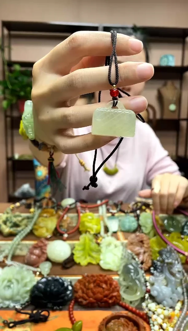 未镶嵌岫玉吊坠·