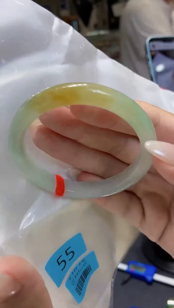 翡翠手镯未镶嵌翡翠手镯
