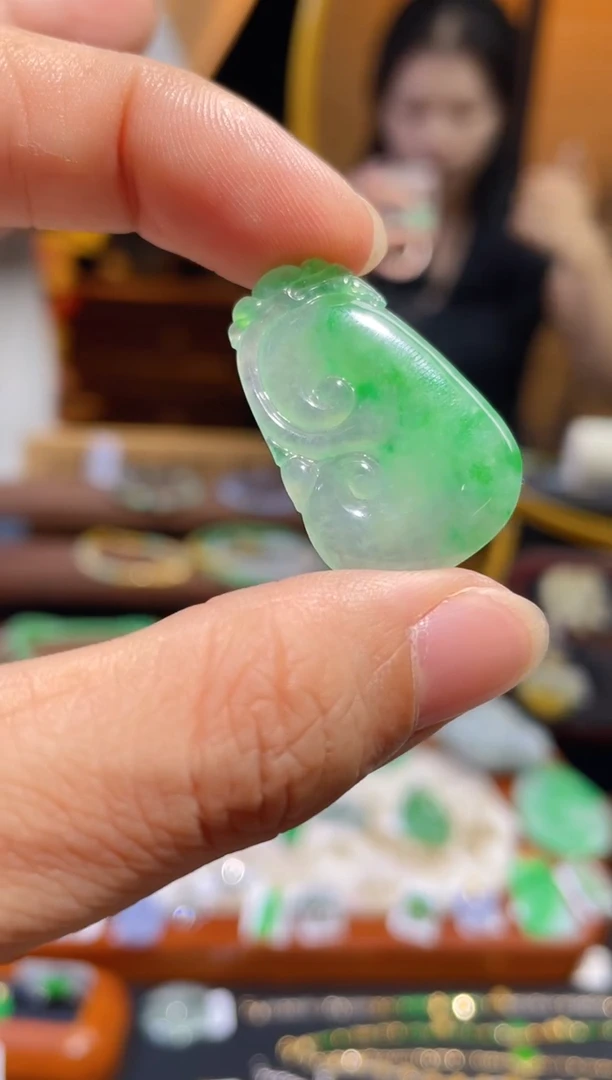 颈饰未镶嵌翡翠如意