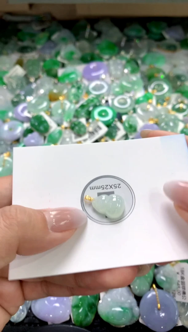 颈饰18K金镶嵌翡翠1111111111111111