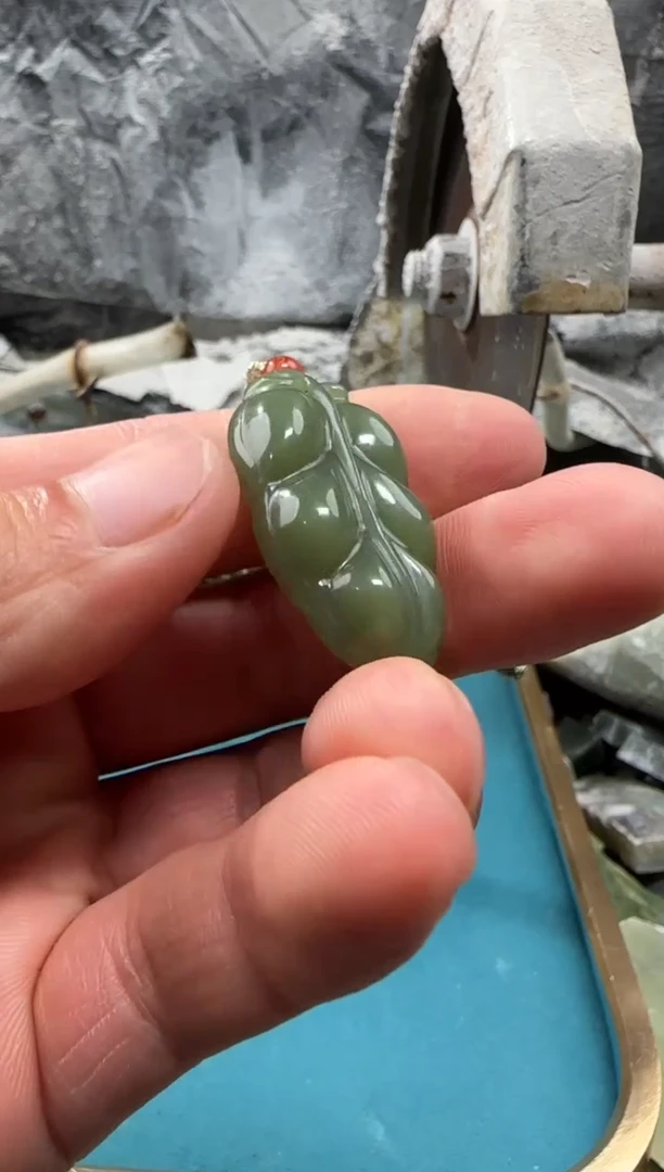 和田玉未镶嵌颈饰吊坠