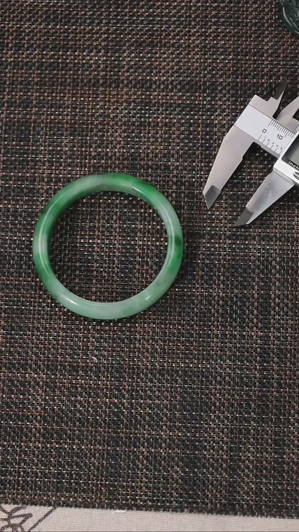 未镶嵌吊坠(不含链)玛瑙/玉髓翡翠帝王绿手镯