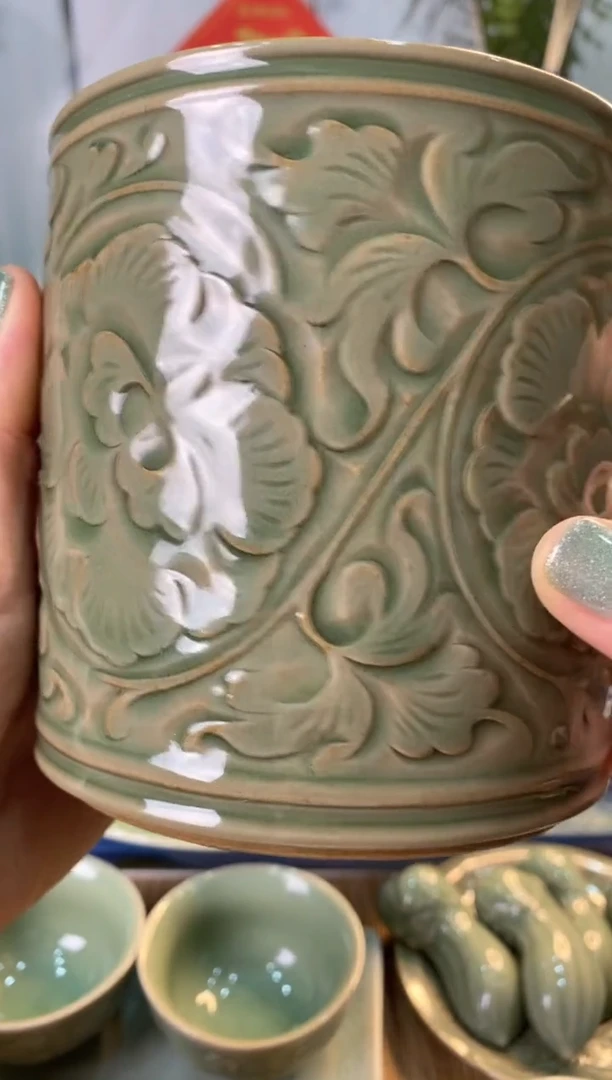 【闪购商品】900036】缠枝牡丹笔筒礼盒装