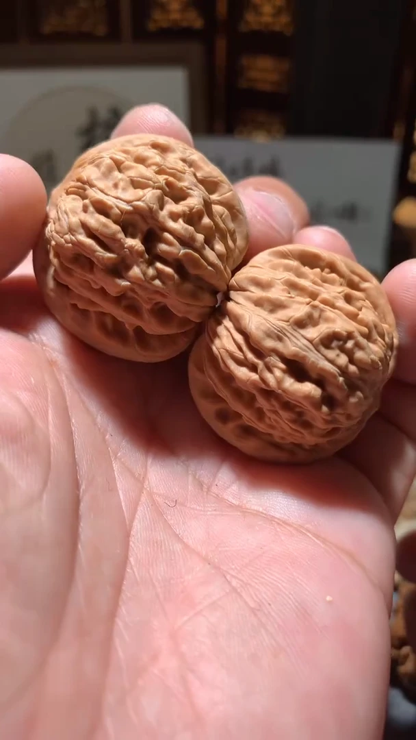 文玩核桃把件【核缘雅趣】36左右汉高楼，同尺寸随机发