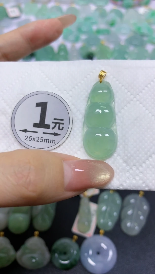 颈饰18K金镶嵌翡翠天然翡翠A货