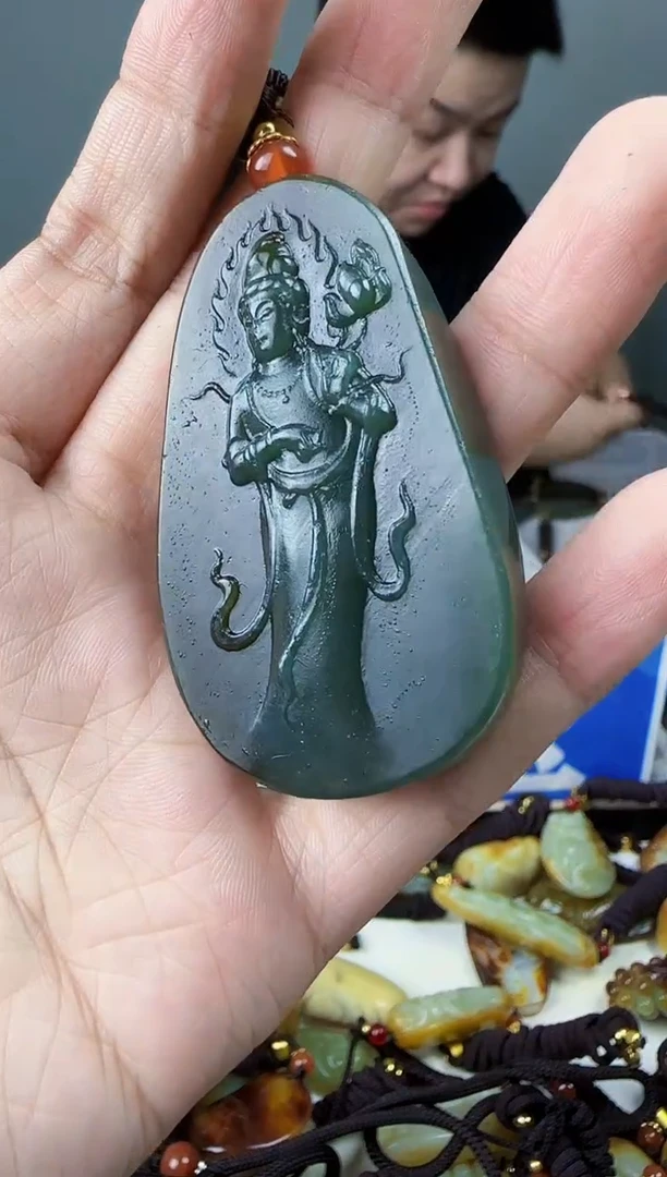 和田玉未镶嵌颈饰1