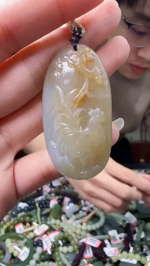 颈饰未镶嵌和田玉1