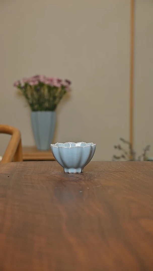 莲花杯 天青 微瑕 无款