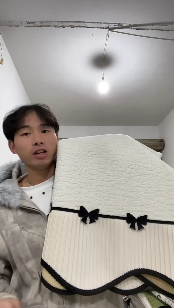 雪尼尔米白蝶衣90*320