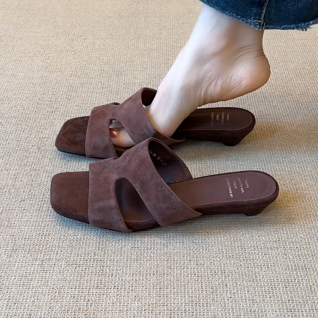 RubyL/2.5cm2025年夏季简约休闲舒适百搭纯色坡跟外穿露趾凉拖鞋