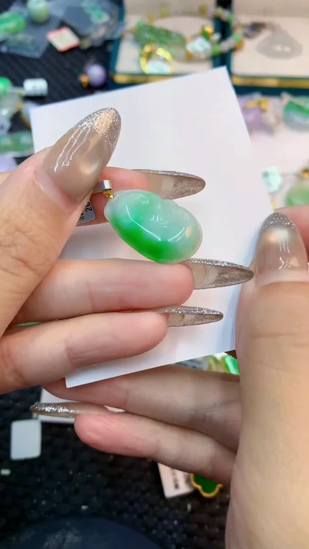 颈饰18K金镶嵌翡翠1