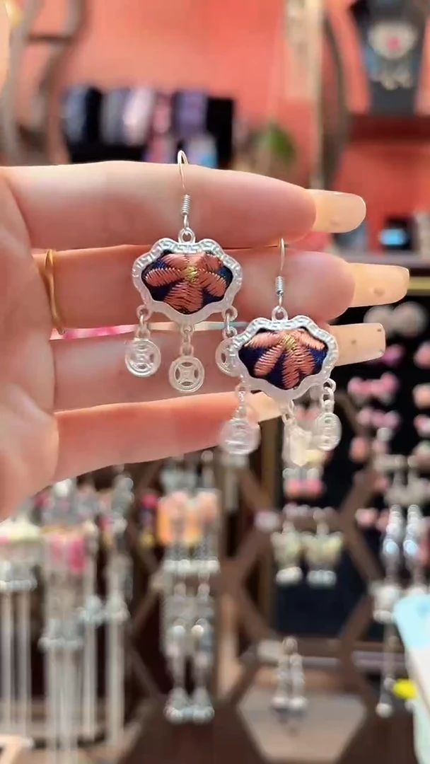 织绣 云织谣民族风精美饰品   303