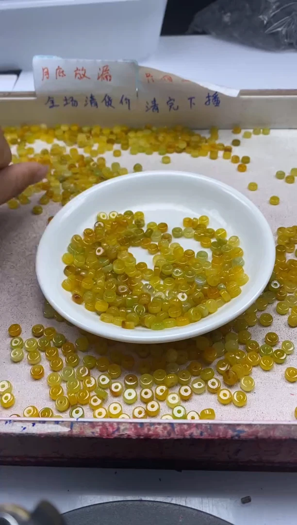 【闪购商品】翡翠颈饰未镶嵌w1491黄翡隔片6*3mm*30颗
