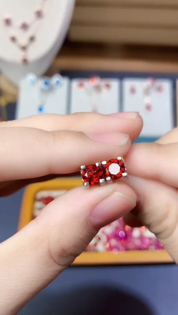 银S925镶嵌耳钉石榴石天然