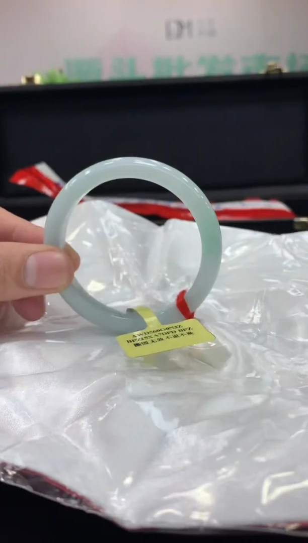 未镶嵌手镯翡翠翡翠手镯