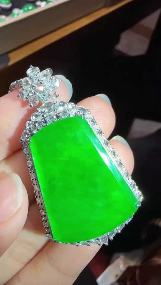 【闪购商品】翡翠吊坠(不含链)18K金镶嵌无事牌