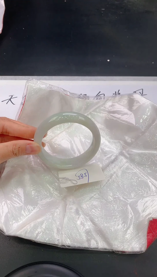 翡翠手镯未镶嵌188