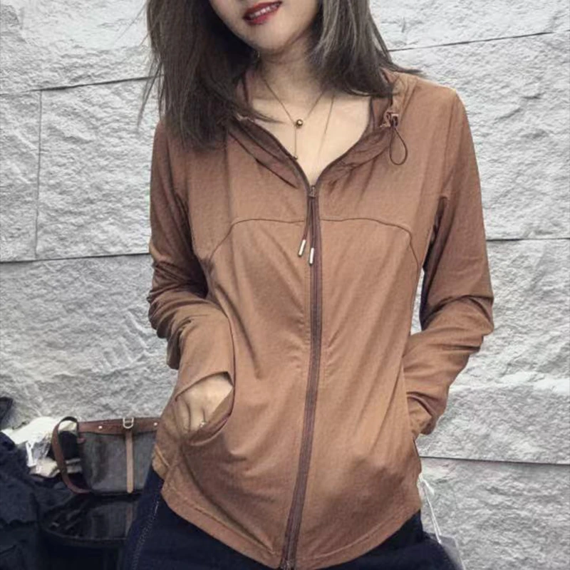 气质轻熟风运动时尚外套女2025夏季新款百搭舒适腰线连帽防晒衣女
