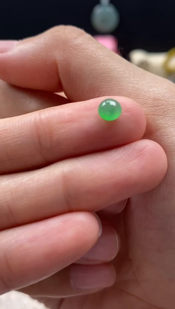 【闪购商品】翡翠颈饰未镶嵌翡翠冰绿蛋面